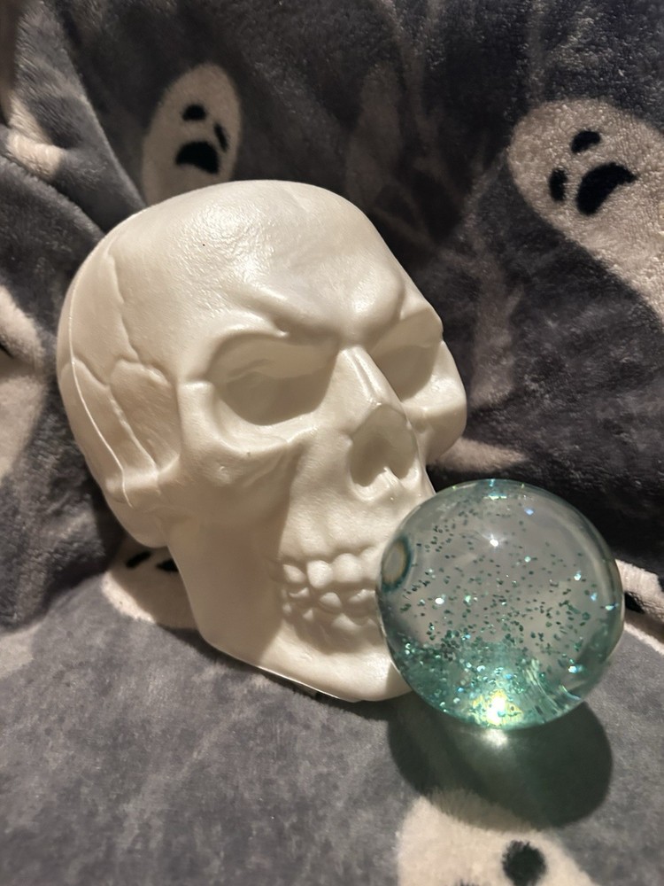Skull Blowing Bubble Gum Snow Globe!
