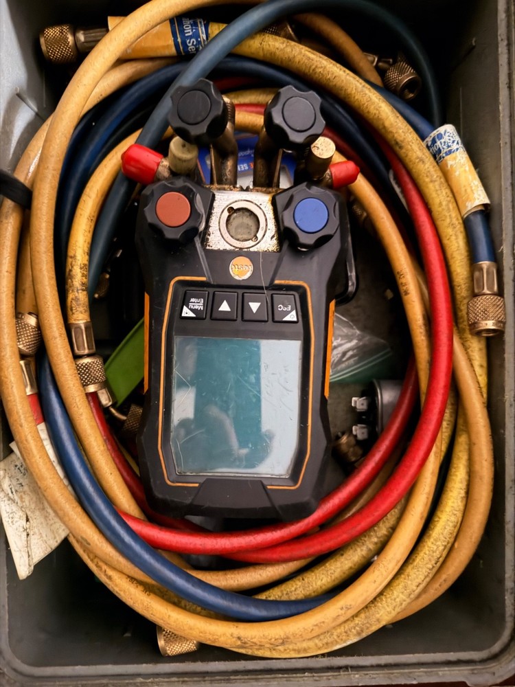 testo 557 digital manifold & pelican case