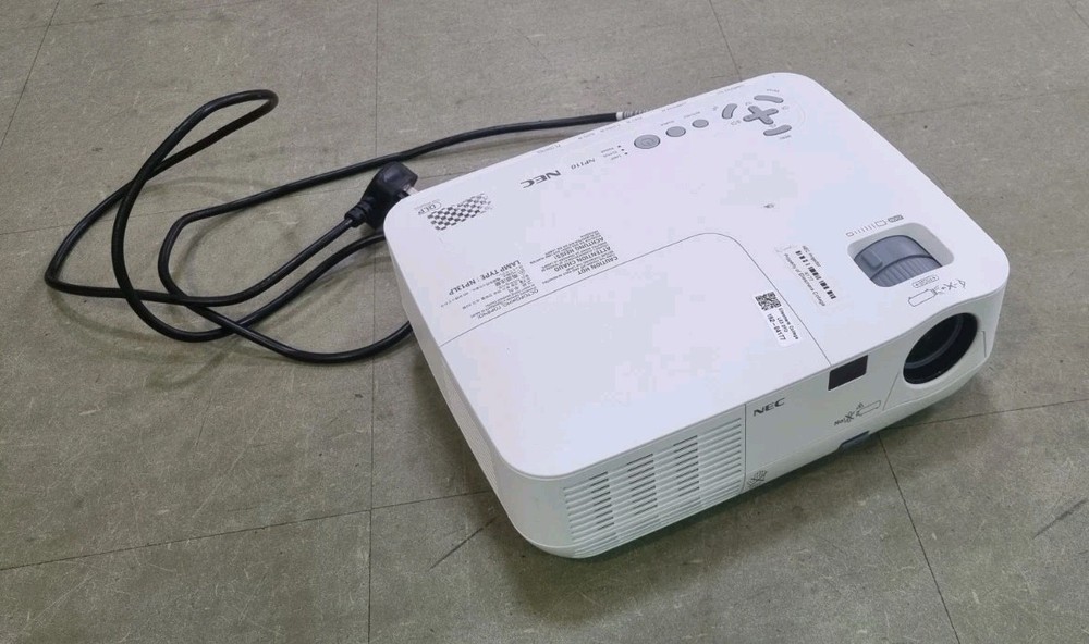 NEC Computer Projector NP110 USED TESTED  WORKING