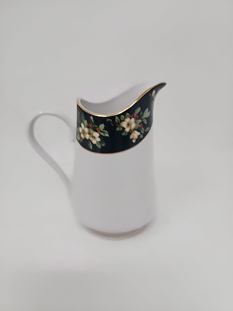 Sakura Oneida 4 Piece Fine Stoneware Splendor Hostess Set U261