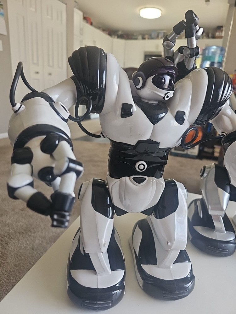 2 VINTAGE WOWWEE WHITE & BLACK ROBOSAPIEN ROBOT 2004 Untested Read