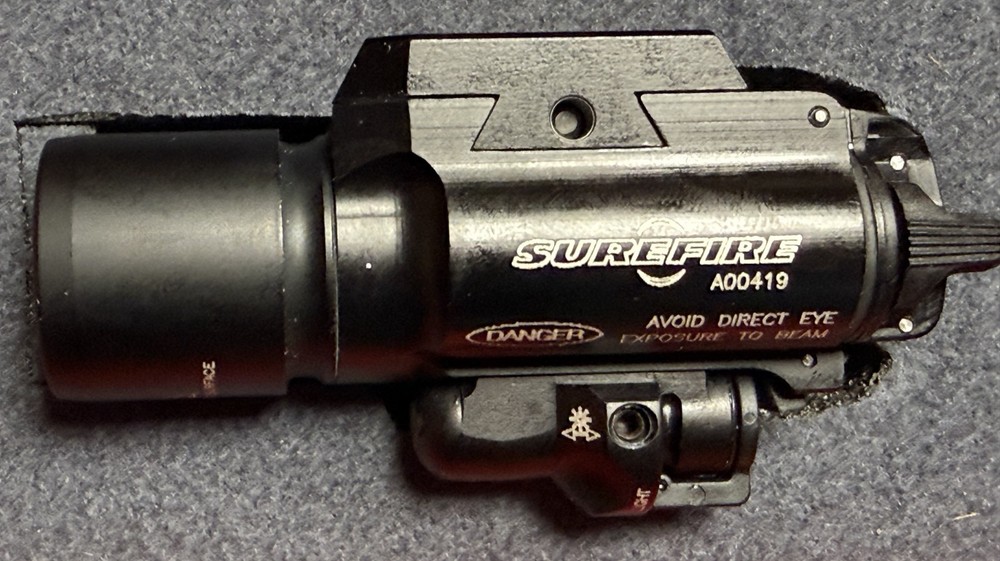 Surefire X400 Weaponlight w/Laser
