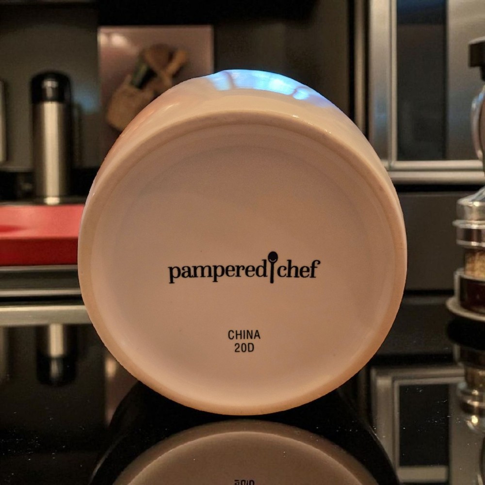 Pampered Chef ceramic egg cooker. (D41)