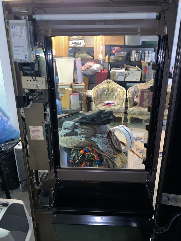 Used vending machine Snackshop5000 everything in good working condition