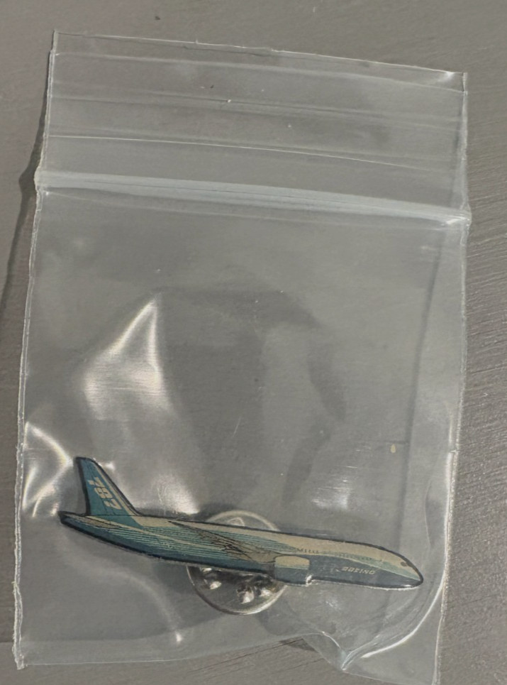 BOEING 787 LAPEL PIN