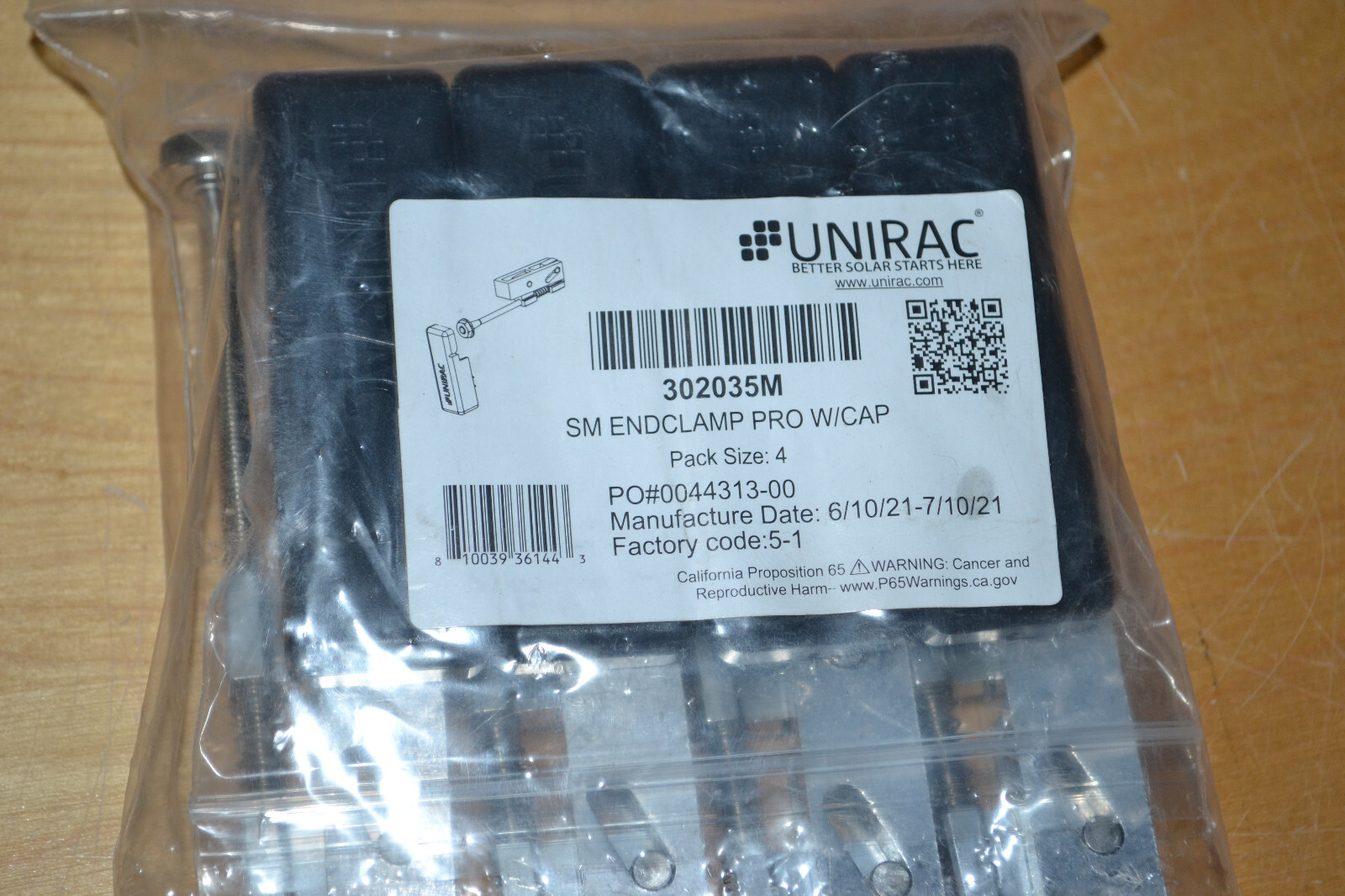 Unirac 302035M Pro Series Small End Clamp with End Cap - 1 pack of 4 pcs  ~  N