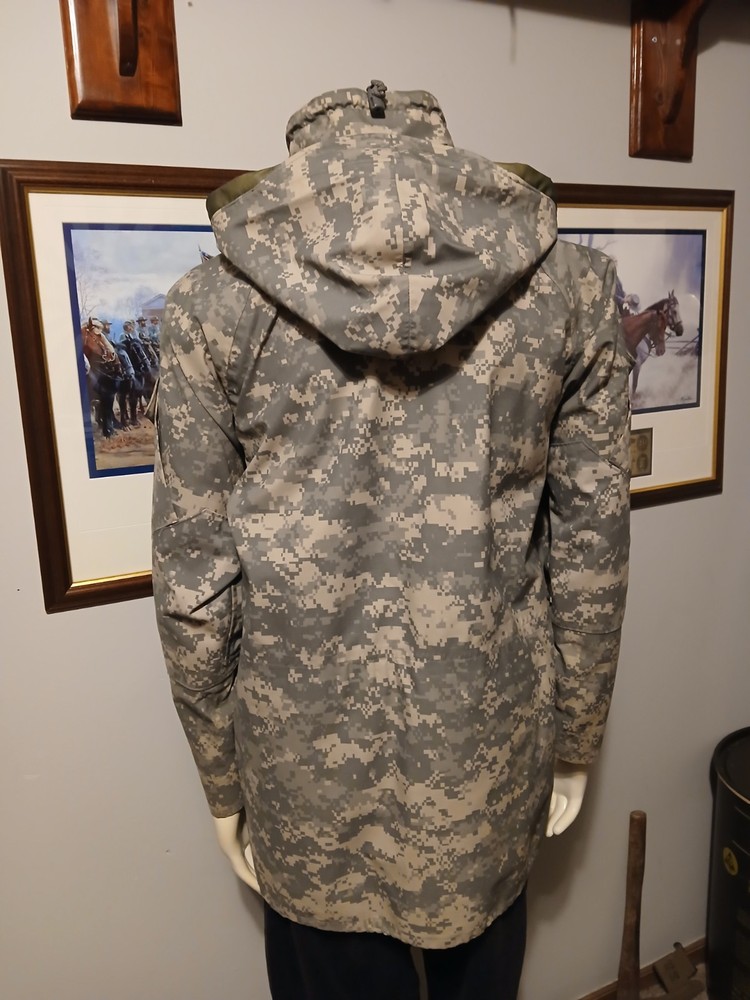 US Army Cold Weather GoreTex Parka Jacket ACU Universal Camo Medium Regular EUC