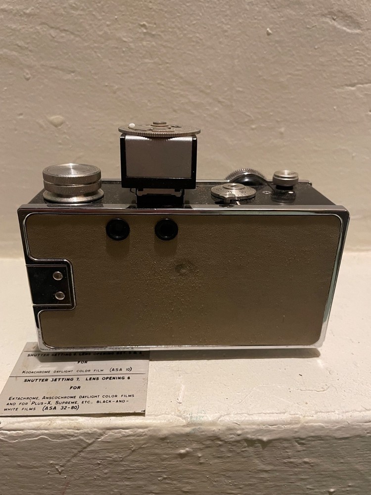 Argus C3 35mm Rangefinder Camera W/ flash Beige