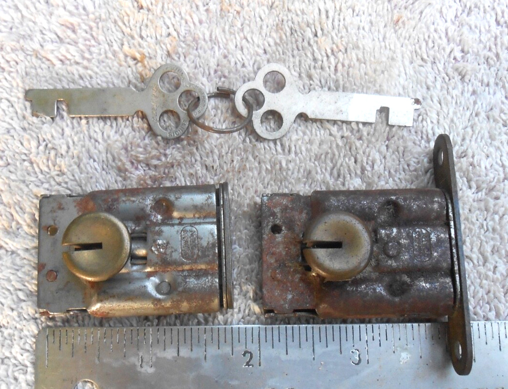 2 different Vtg ROCKFORD Locks With 2 same keys