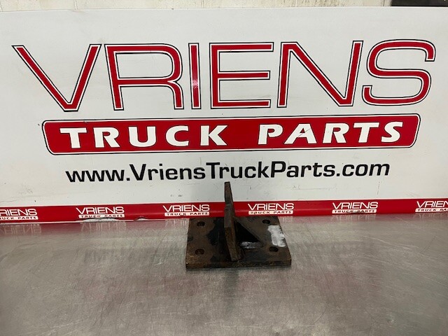 PETERBILT PETERBILT BRACKET-ENGINE SPRT REAR 05-17065R