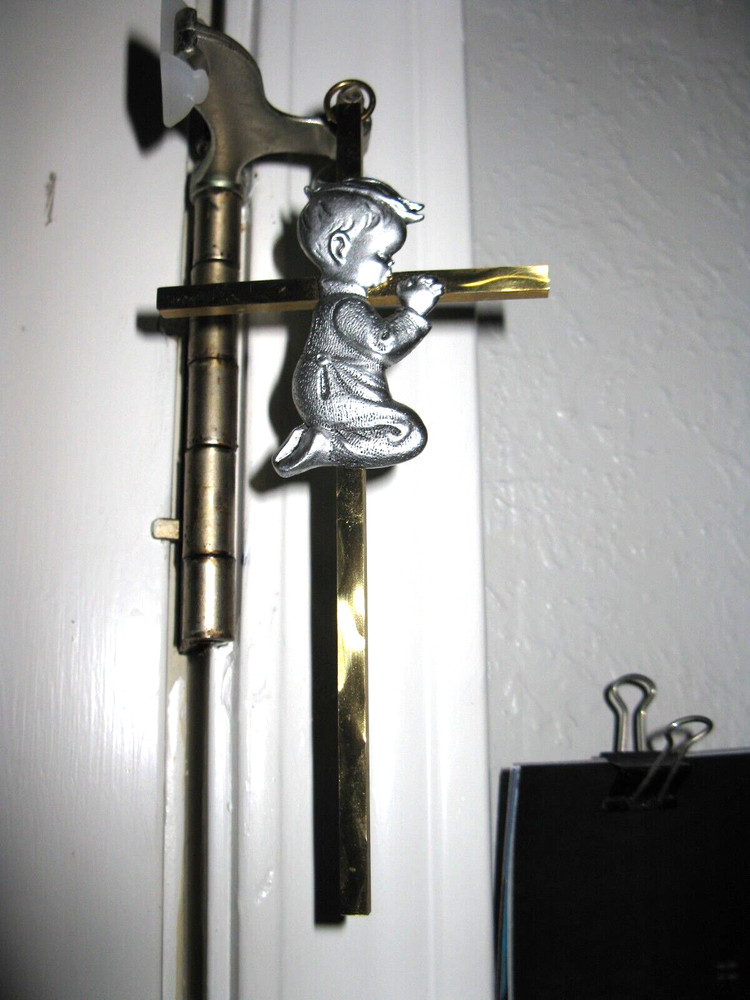 Pewter Cross Wall Hanging Boy Praying Catholic Keepsake preowned