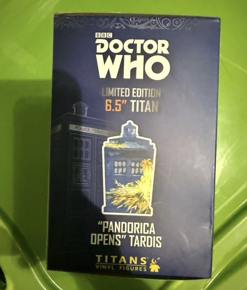 Doctor Who Titans 5000 Piece Hot Topic Exclusive Tardis Exploding