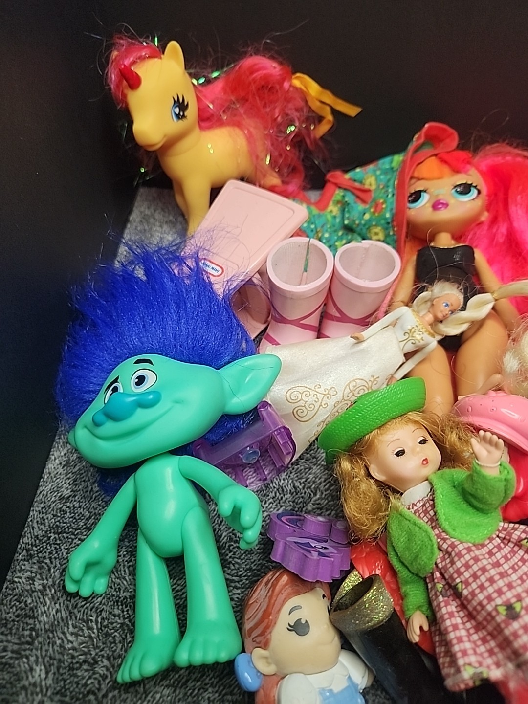 Mixed Girl Toys Clean Up Lot - Barbie, Trolls, Strawberry Shortcake & More!