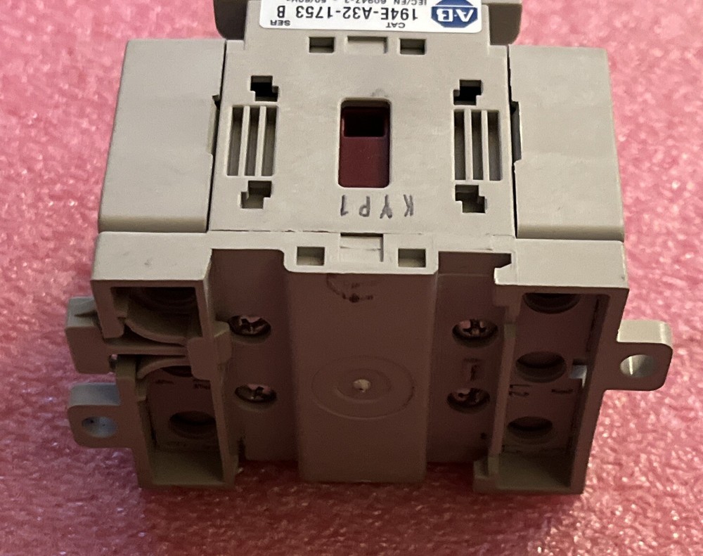 Allen Bradley 194E-A32-1753 Ser. B Switch