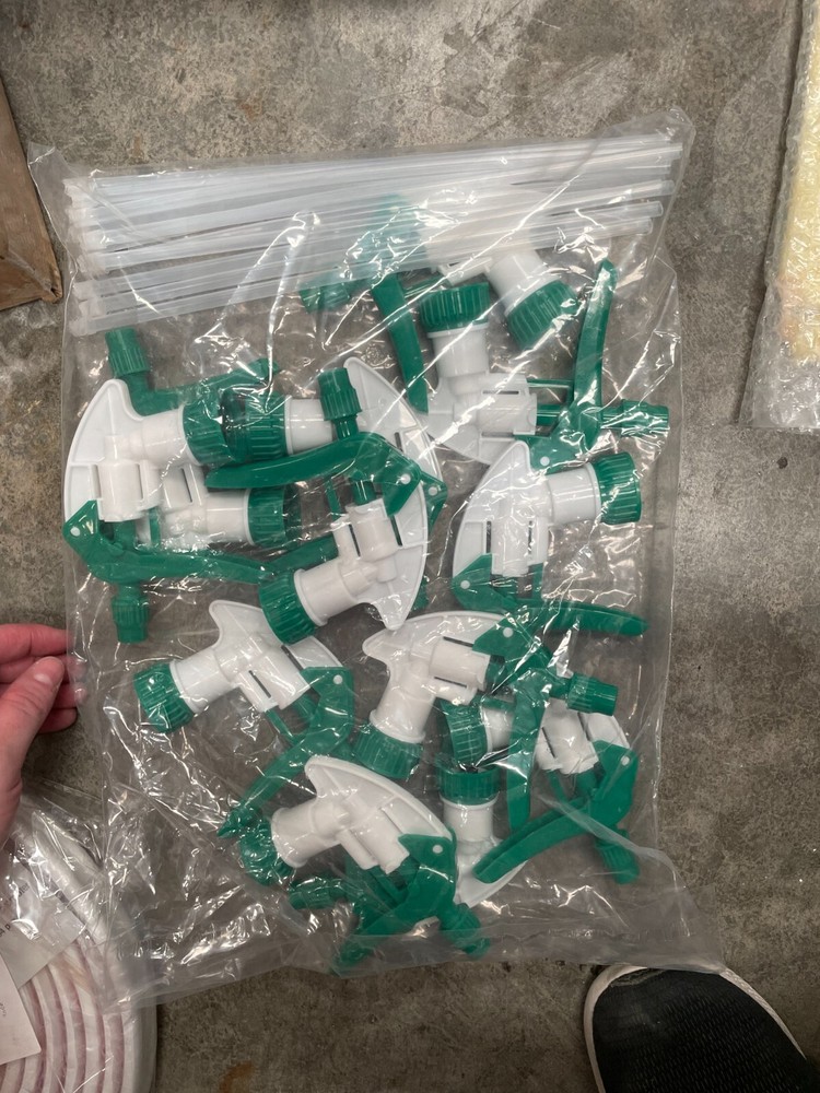 12 Spray Bottle Nozzles - Green / White