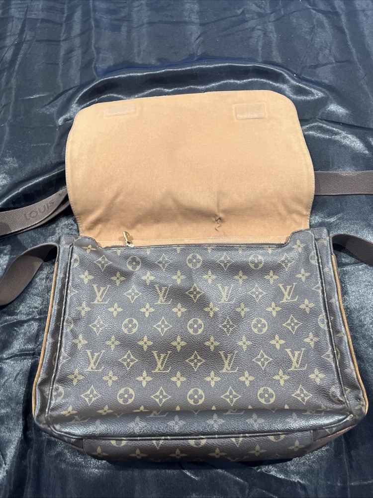 Auth LOUIS VUITTON Messenger MM Beaubourg