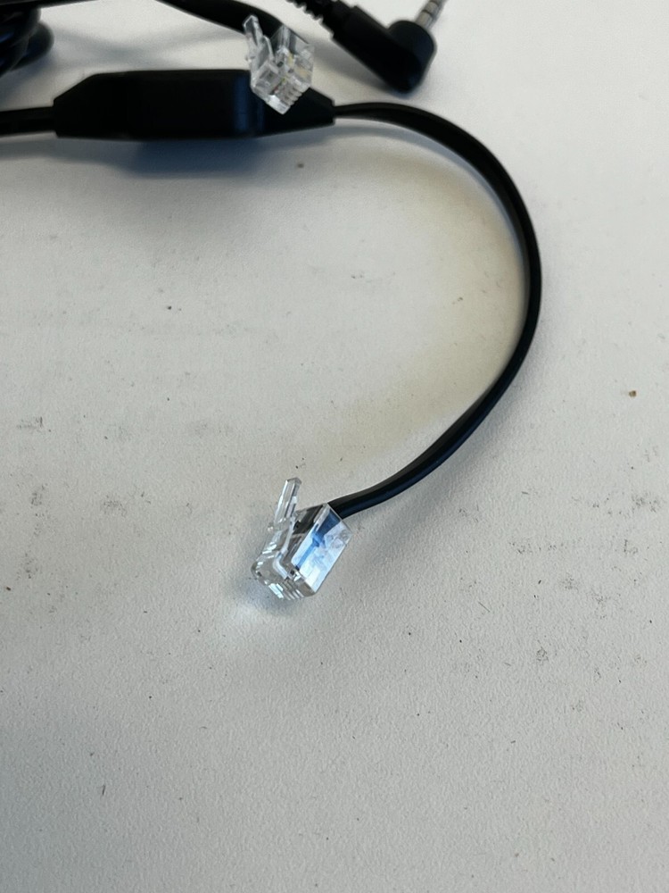 L4: Plantronics APV-6A Electronic Hook Switch Adapter Cable
