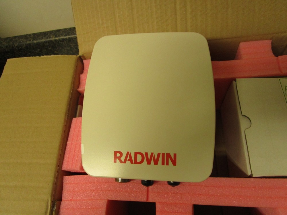 New! Radwin 5000 DU-5510-0200 Subscriber Unit -Includes Mounting Kit