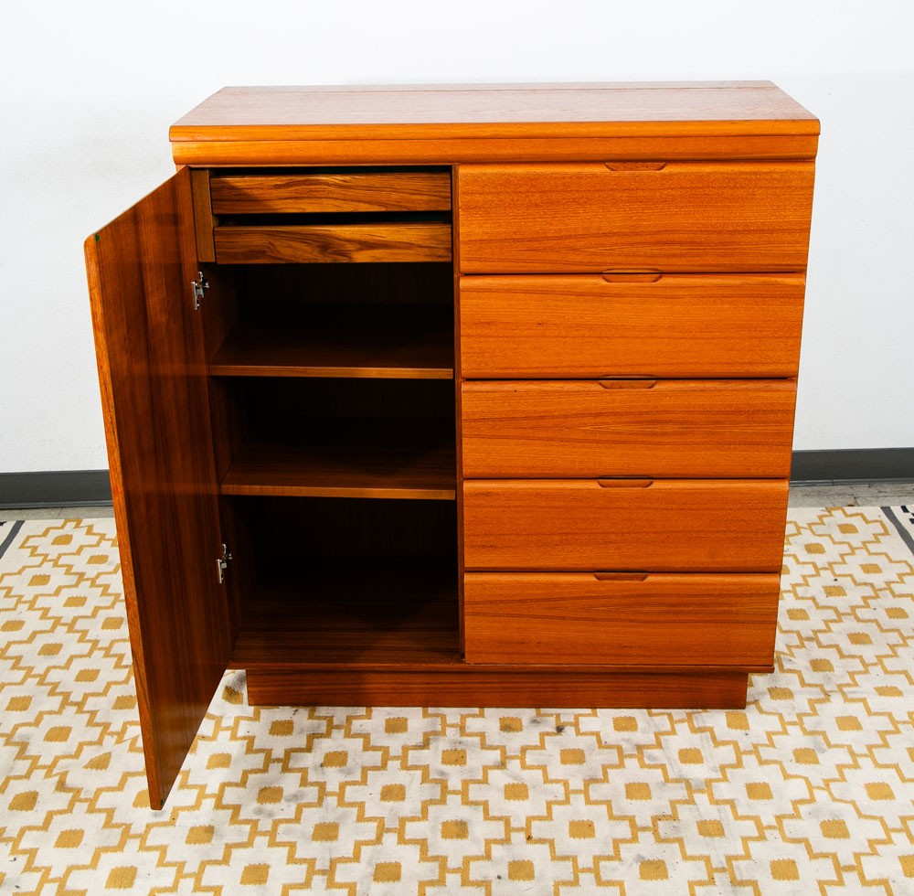 Mid Century Danish Modern Gentlemans Chest Dresser 7 Drawer Teak Vanity Denmark