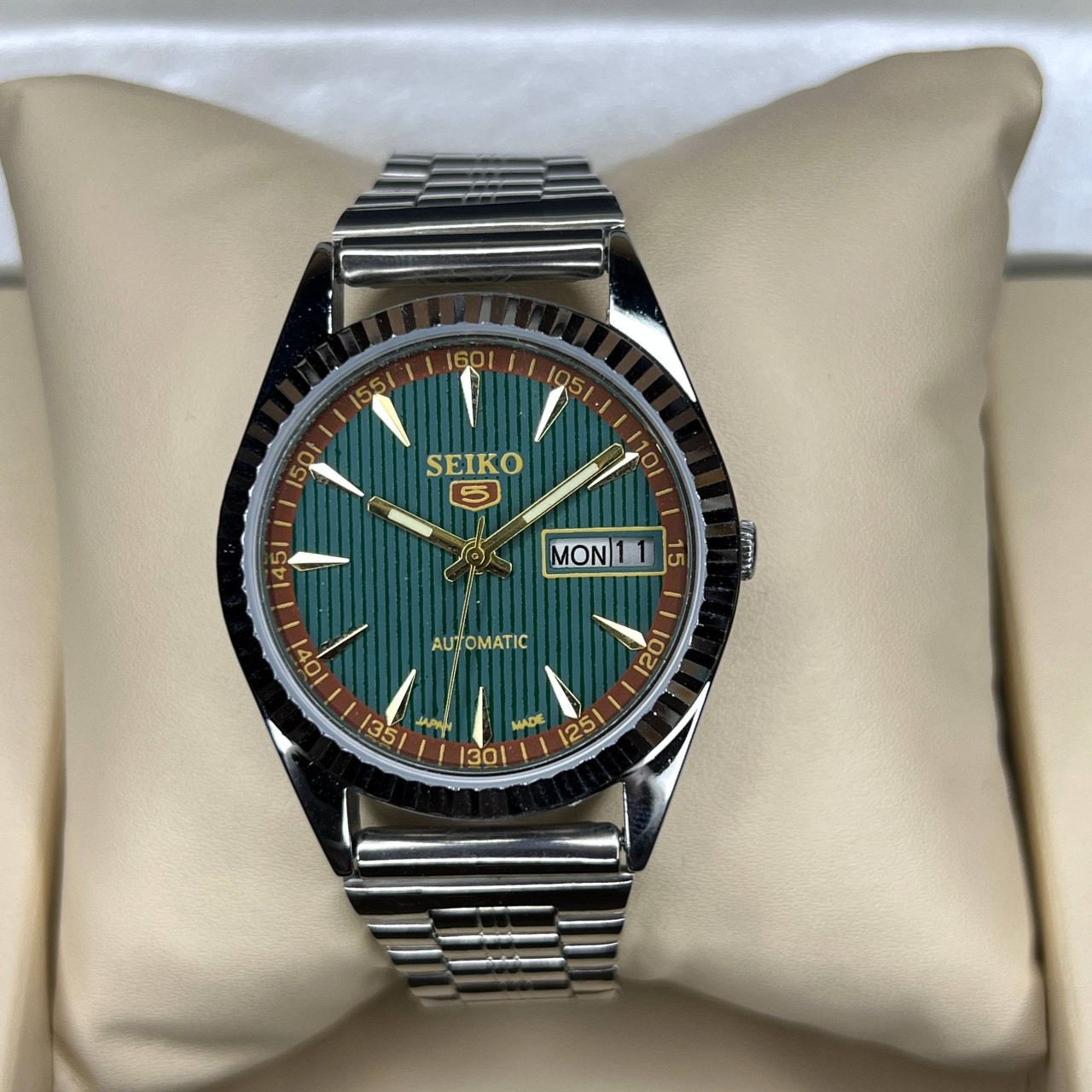 Vintage Refurbished Seiko 5 Green Automatic Day/Date Japan Men's Wrist Watch