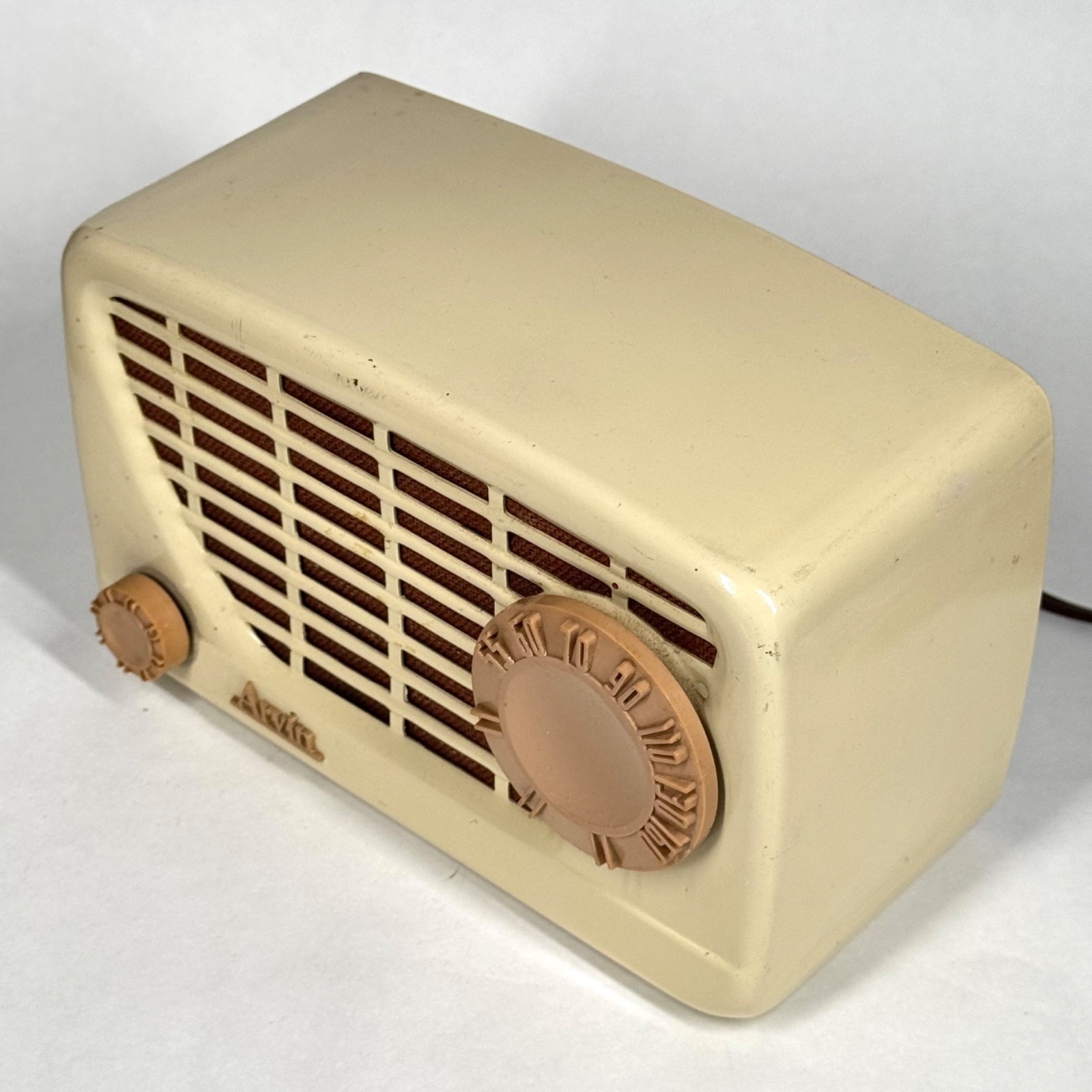 Vintage Arvin metal tube radio model 842T (1954)