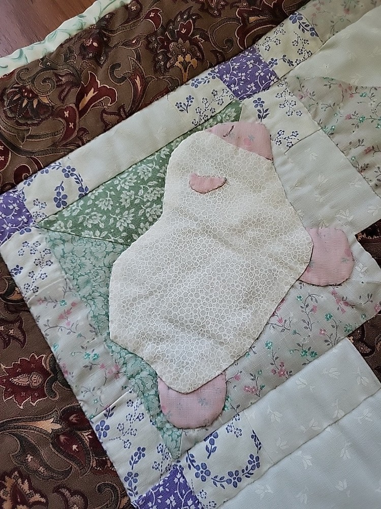 Handmade small quilt with a lamb appliqué pattern. 29"×29" Signed