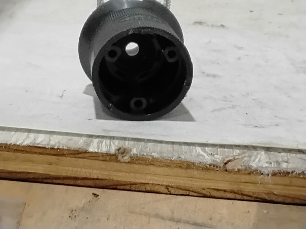 HUBBELL HBL2321S 4CT72 (SW4)