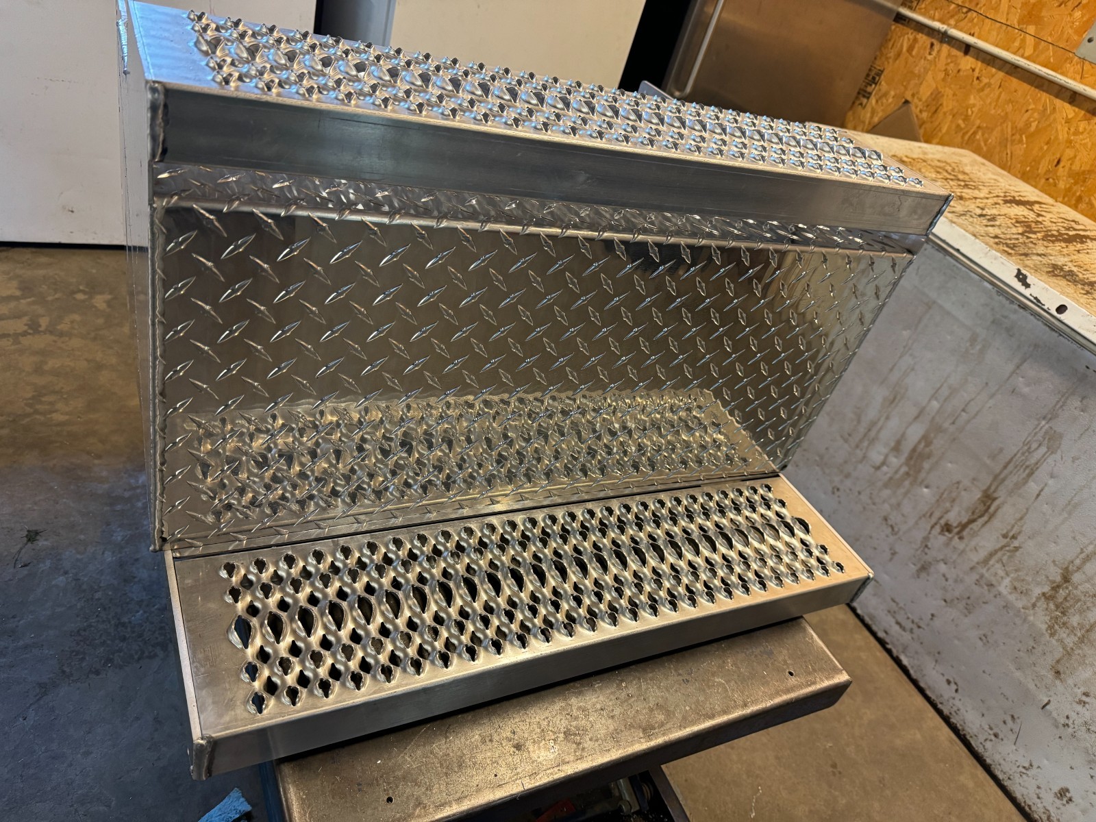 Peterbilt Battery Box Cover --- Aluminum Step