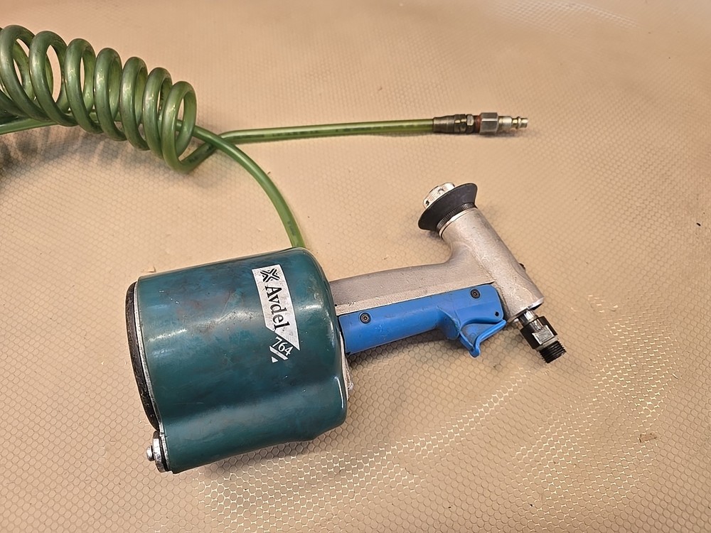Avdel 0764 Hydro-Pneumatic Rivet Tool 70 psi 1506 lb Pulling Force