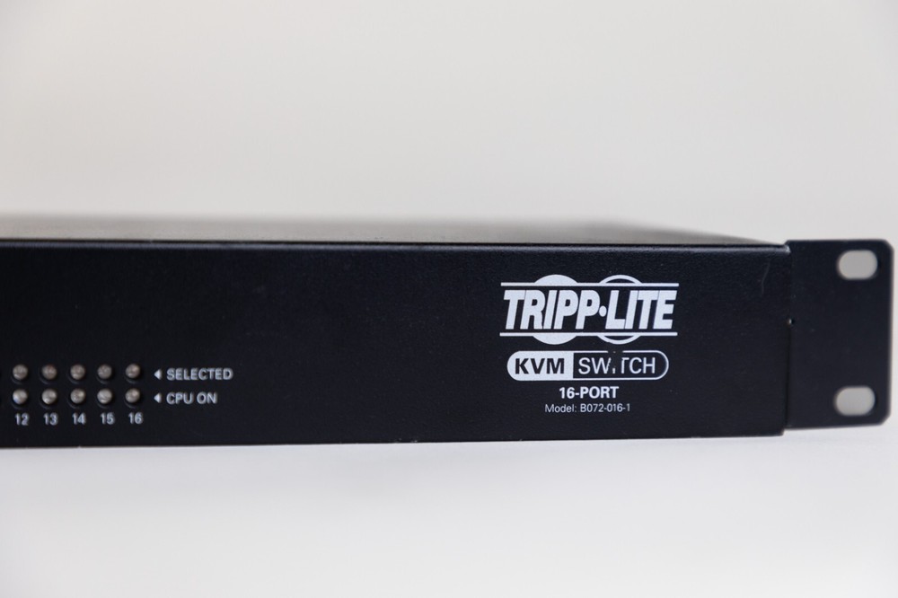 Tripp Lite NetCommander (B0720161) 16-Ports Rack-Mountable KVM switch PS/2...