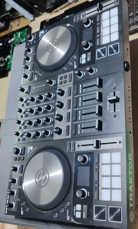 1pcs NI Traktor Kontrol S4mk3 DJ Controller