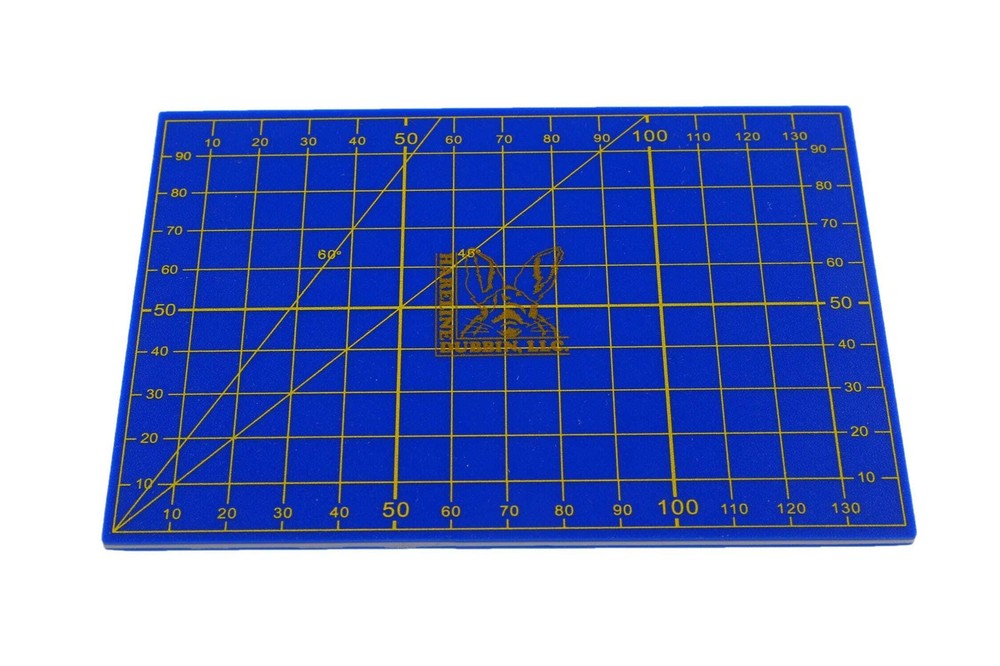 Hareline Cutting Board with Tool Set