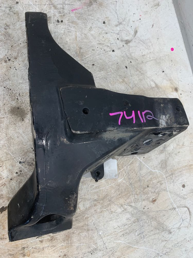 2016 Peterbilt 579 Cab Mount (630-10695)