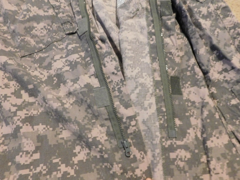 US ARMY FLAME RESISTANT ACU TOP COAT SIZE MEDIUM- LONG