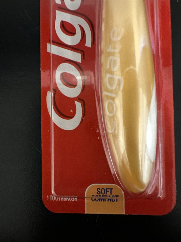 Colgate Wave Standard Toothbrush Soft Compact Head - Orange