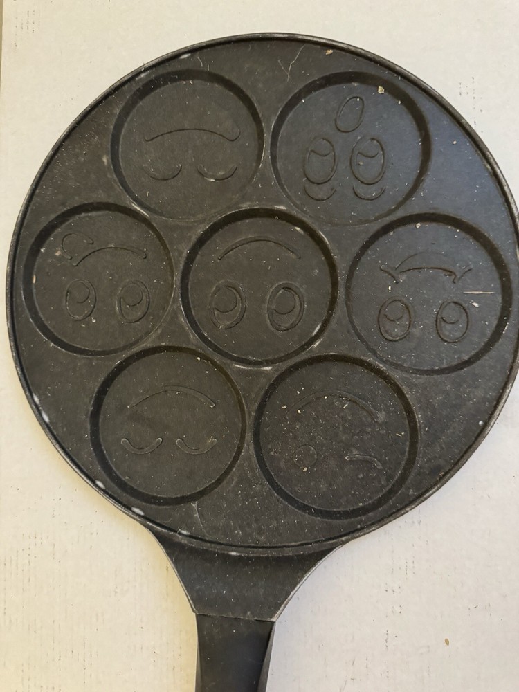 Emoji Pancake Pan & Silicone Mold Set – Fun Breakfast Cooking Bundle