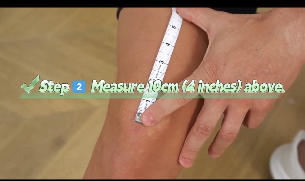 KneeBright Light Knee Brace Women/Strong Compression Men Side Stabilizers MEDIUM