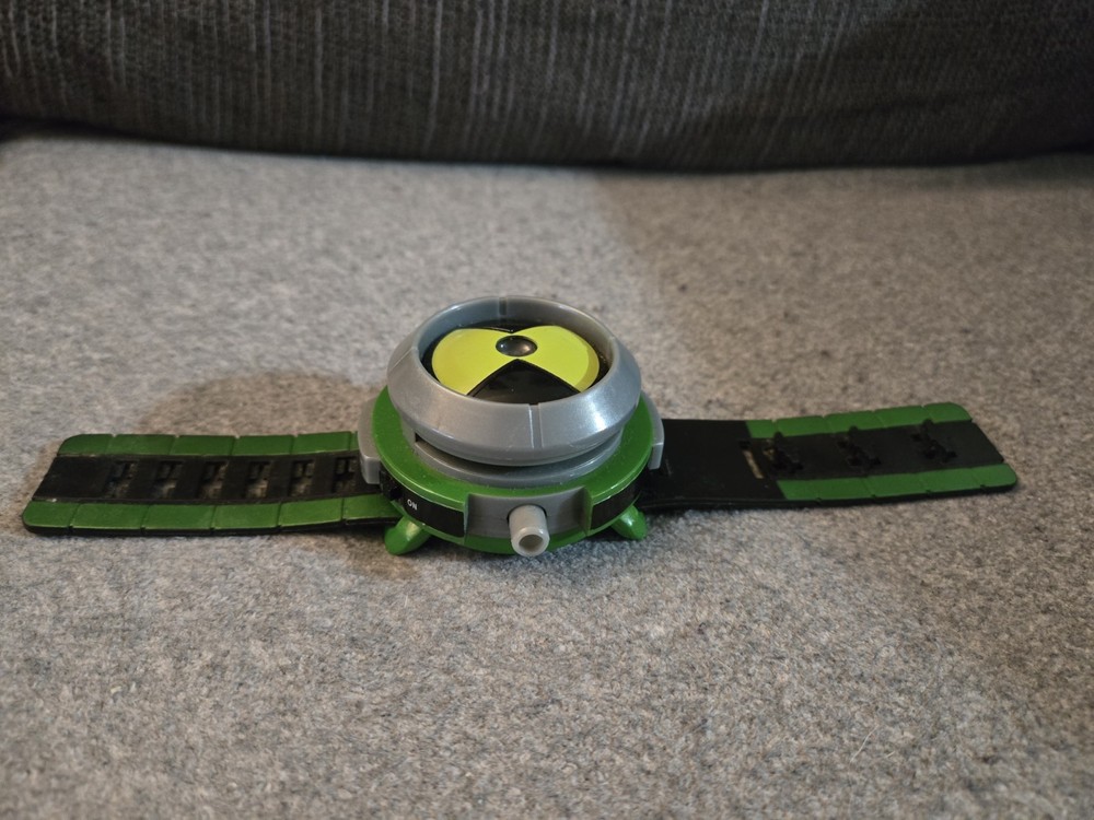 Ben 10 Alien Omnitrix Projection Light Up Watch