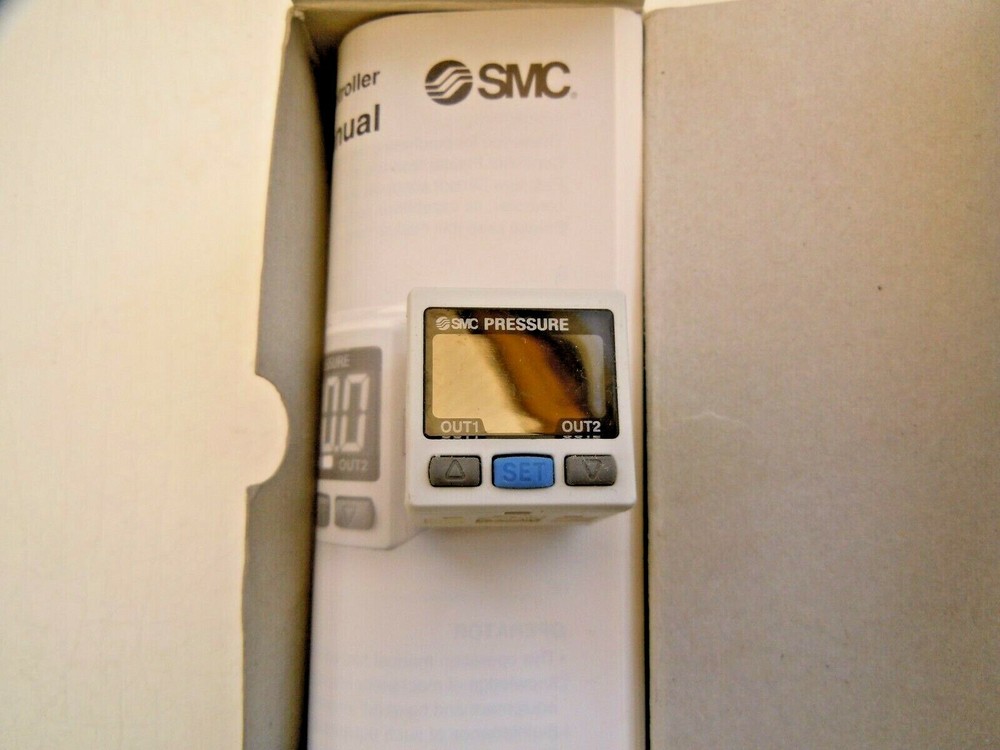 SMC PSE-303-LBC PRESSURE SENSOR ( NEW )