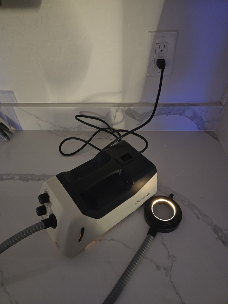 Leica CLS 150 Fiber Optic Ring Light Illuminator Light Source Tested Working