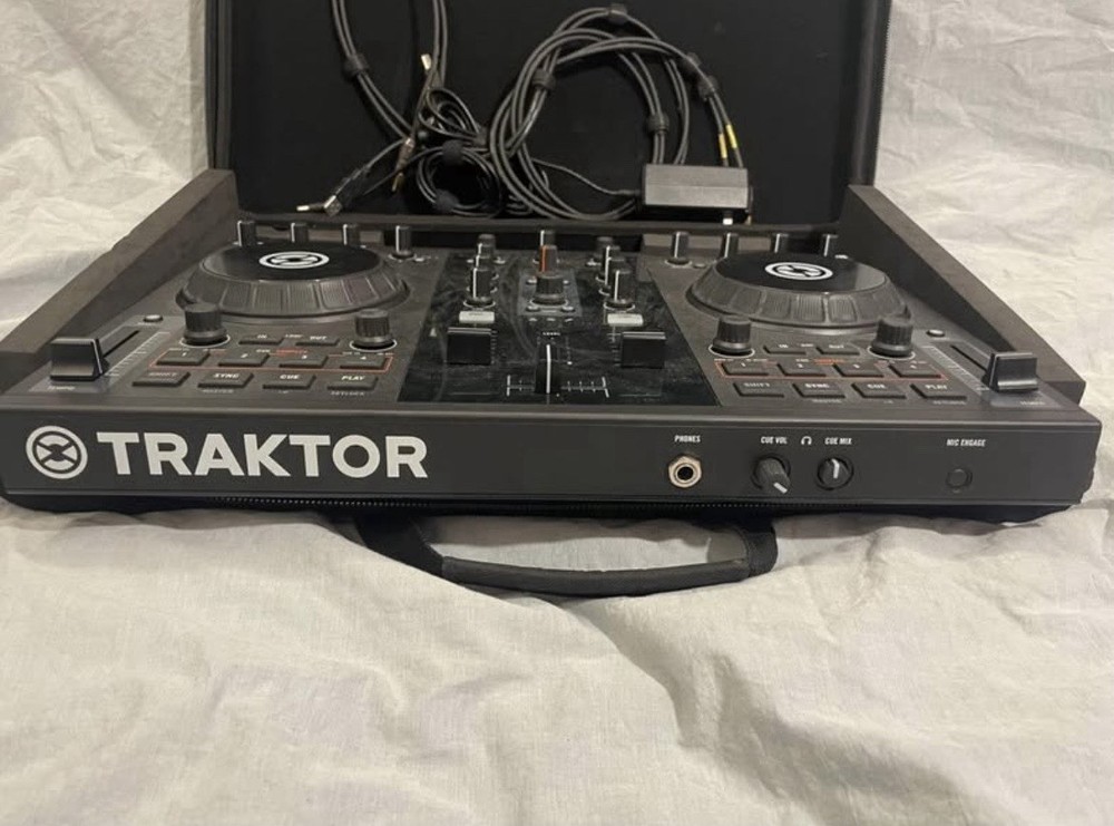 Native Instruments TRAKTOR KONTROL S2 MK2 DJ Controller