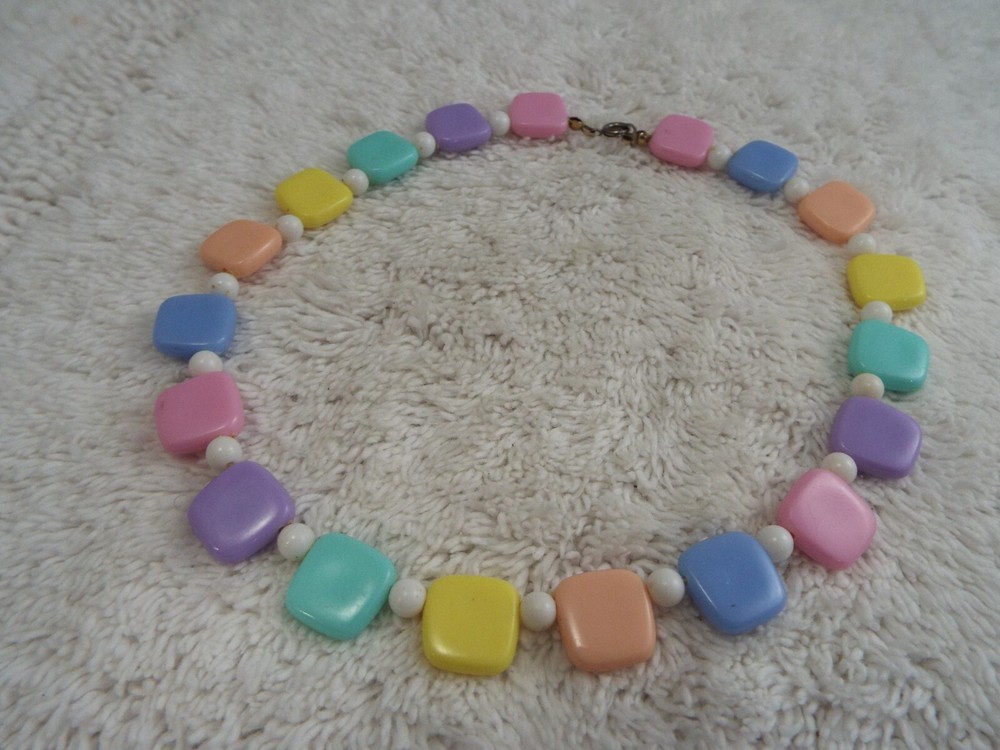 Pastel Bead Necklace (J15)