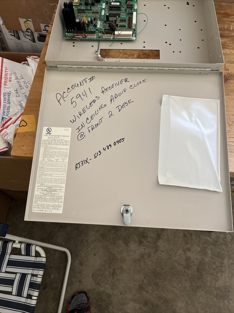 Sonitrol Alarm Panel W/ Enclosure BASE 90225 Tested & Working (no Key)
