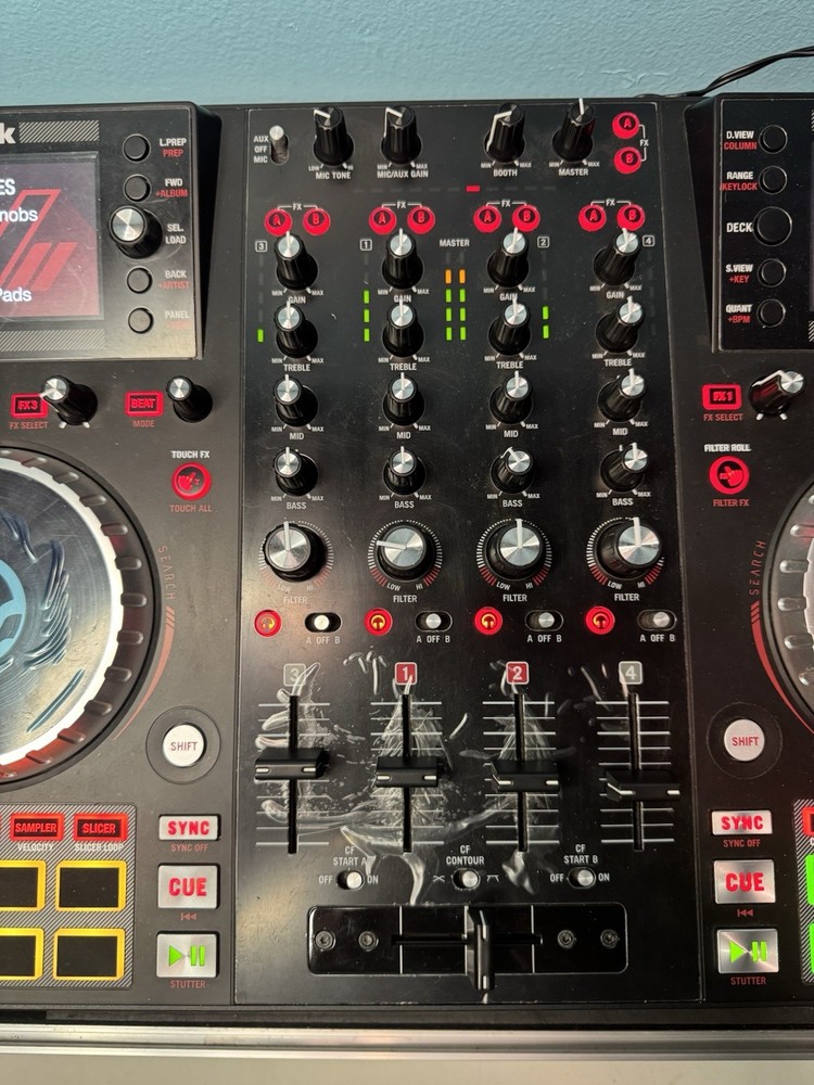 Numark NV II 2 DJ Contoller Mix Deck