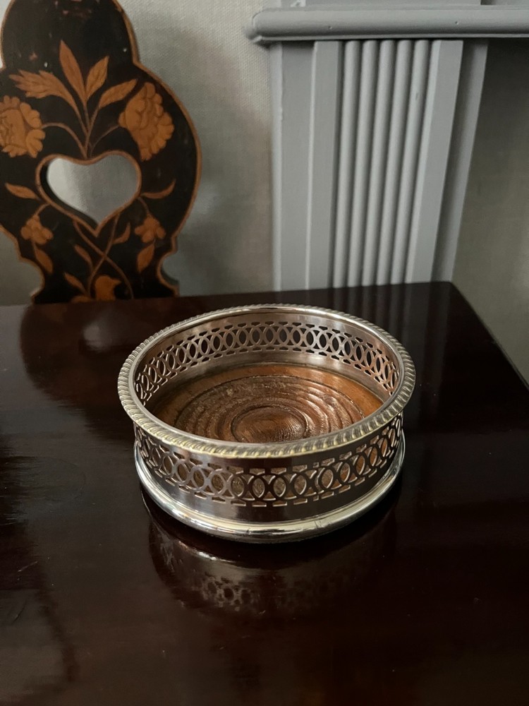 SILVER PLATED PIERCED WINE SLIDE WITH BEADED BORDER (WC-100E)