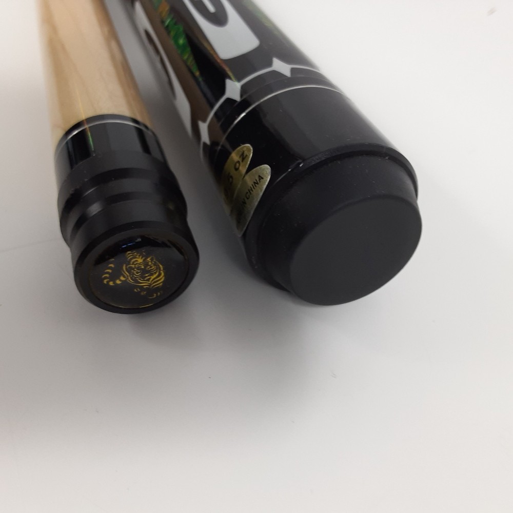 Tai ba Pool Cue Stick with Case 19.5 oz Joint Protector EUC