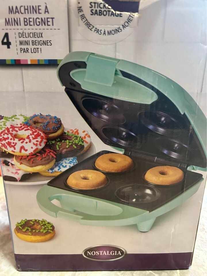 Nostalgia mini donut maker. Makes 4 donuts per batch. (Mint Green)