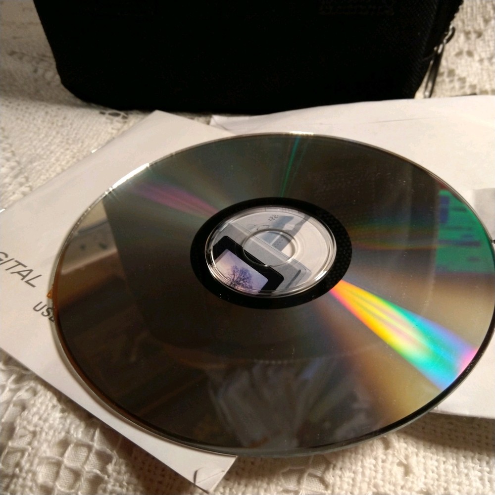 DIGITAL VIDEO 6.6 MEGA PIXEL CAMERA & CASE WIRES BOOKLET CD UNTESTED CLEAN