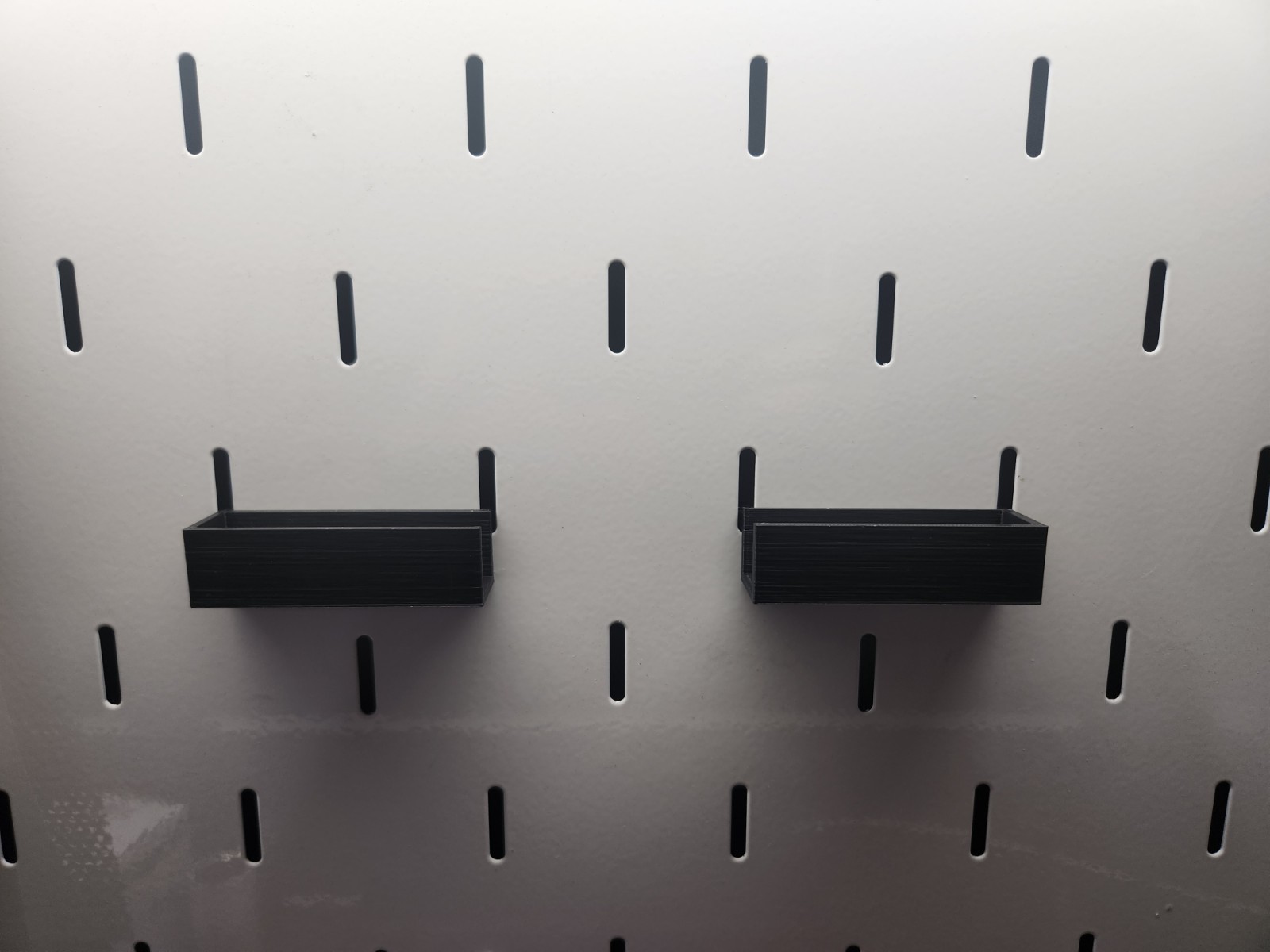 US GENERAL / ICON TOOL BOX HUTCH TABLET MOUNT (Tablet Not Included)