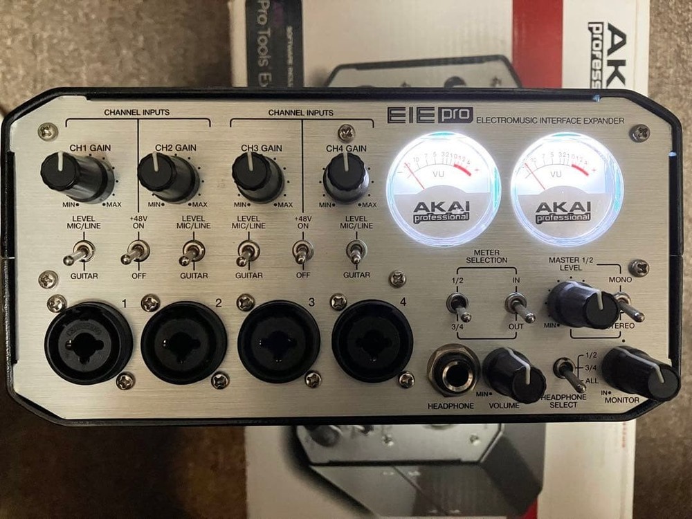 Akai Professional EIE Pro 24-bit Audio MIDI Interface USB Hub VU Meter